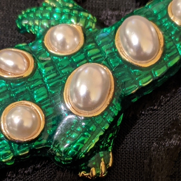 Kenneth Lane Vintage green enamel with pearl cabochon stones brooch - Picture 6 of 11